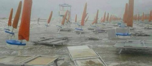 Furiosa tempesta sulle spiagge del Veneto