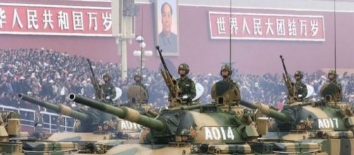 Mezzi corazzati cinesi in parata a Pechino