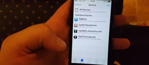 Showing off successfully-installed Cydia on iPhone. (via YouTube/Macie Shillingburg)