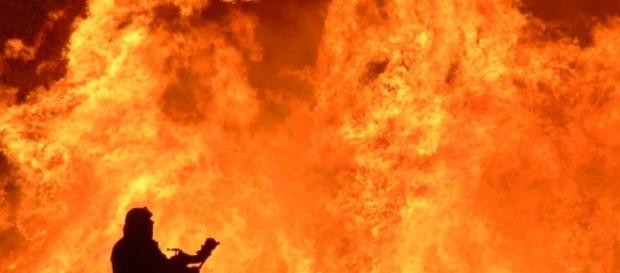 Le fiamme nella zona di Rocca San Zenone (TR) Le fiamme nella zona di Rocca San Zenone (TR)