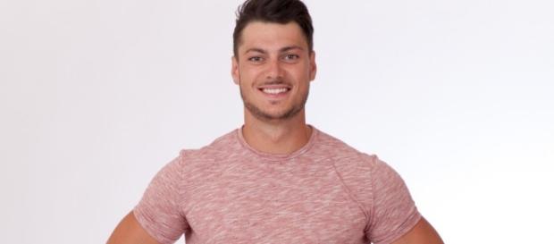 Les Marseillais et Les Ch'tis VS le reste du Monde : Florian Avec ... - melty.fr Les Marseillais et Les Ch'tis VS le reste du Monde : Florian Avec ... - melty.fr