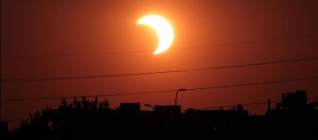 Partial solar eclipse may 20 2012 Minneapolis Minnesota by Tomruen via Wikimedia Commons Partial solar eclipse may 20 2012 Minneapolis Minnesota by Tomruen via Wikimedia Commons