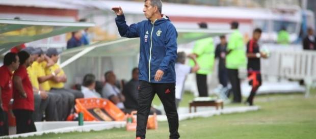 Treinador havia assumido lugar de Zé Ricardo Treinador havia assumido lugar de Zé Ricardo