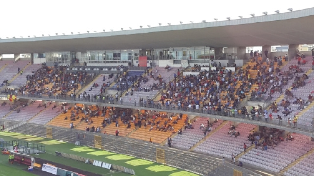 Diminuiscono gli abbonamenti del Lecce