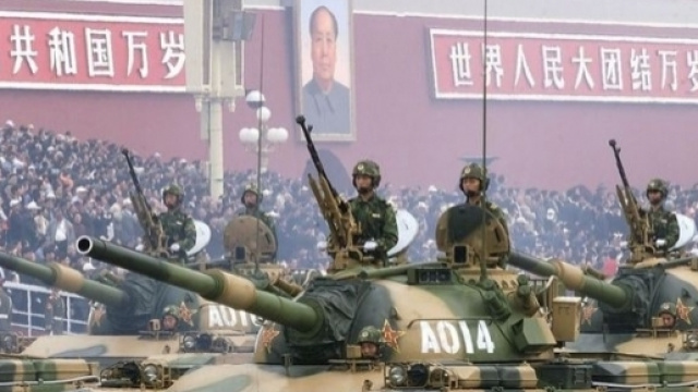 Mezzi corazzati cinesi in parata a Pechino