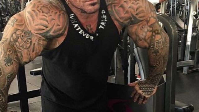 Rich Piana il bodybuilder di 46 anni pi&ugrave; famoso al mondo &egrave; in coma dopo una overdose di anabolizzanti.