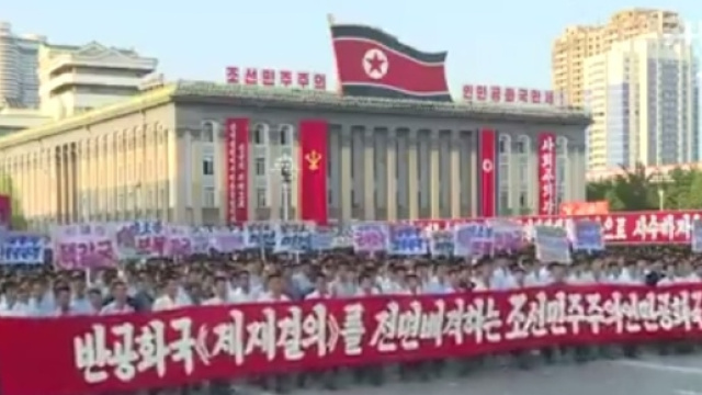 Un rassemblement impressionnant en Cor&eacute;e du Nord contre les menaces de Donald Trump.