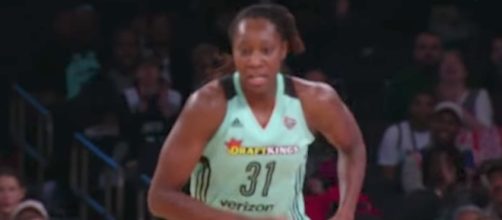 Tina Charles and the New York Liberty picked up the road win over the Atlanta Dream on Friday night. [Image via WNBA/YouTube]