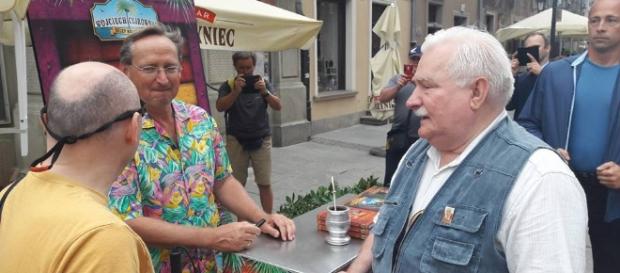 Wojciech Cejrowski i Lech Wałęsa (źródło: facebook.com). Wojciech Cejrowski i Lech Wałęsa (źródło: facebook.com).