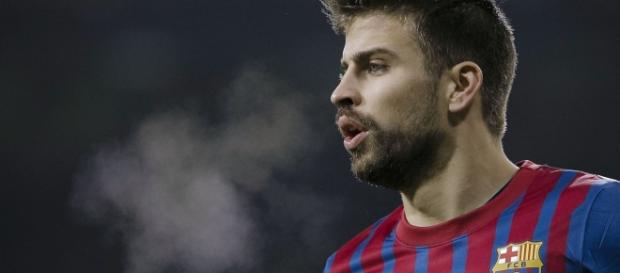 Gérard Piqué commet une erreur et offre la victoire à l'équipe adverse ! Gérard Piqué commet une erreur et offre la victoire à l'équipe adverse !