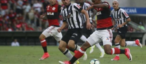 Globo transmite Atlético-MG x Flamengo neste domingo para RJ e parte da rede (Foto: Reginaldo Pimenta / Raw Image / Lance!) Globo transmite Atlético-MG x Flamengo neste domingo para RJ e parte da rede (Foto: Reginaldo Pimenta / Raw Image / Lance!)