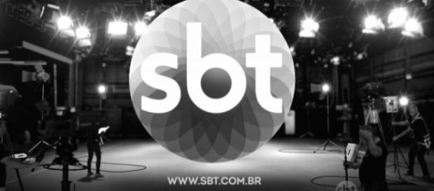 O apresentador tenta lutar pelos seus direitos O apresentador tenta lutar pelos seus direitos