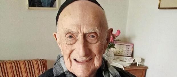 Sorridente e ottimista fino all'ultimo istante: morto a 113 anni Yisrael Kristal, l'uomo più vecchio del mondo sopravvissuto all'Olocausto. Sorridente e ottimista fino all'ultimo istante: morto a 113 anni Yisrael Kristal, l'uomo più vecchio del mondo sopravvissuto all'Olocausto.