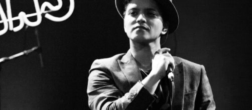 Bruno Mars makes $1 million donation - https://upload.wikimedia.org/wikipedia/commons/1/1e/Bruno_Mars_b%26w.jpg