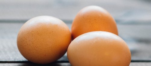 Some simple egg hacks to help you in the kitchen. (image source: Pexels/Tookapic)