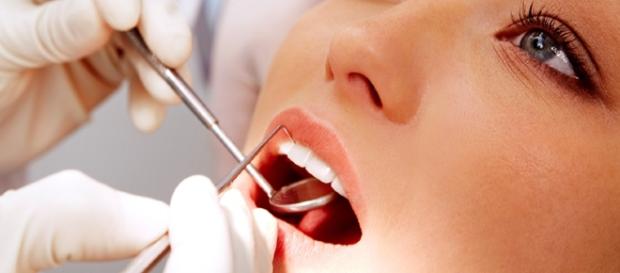 La consulta odontológica es necesaria al menos una vez al año.- eurodentalbcn.com La consulta odontológica es necesaria al menos una vez al año.- eurodentalbcn.com
