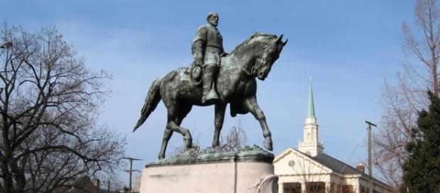 Statue of Robert E. Lee which sparked the protests and following violence in Charlottesville | https://tinyurl.com/ya8p6vsj Statue of Robert E. Lee which sparked the protests and following violence in Charlottesville | https://tinyurl.com/ya8p6vsj