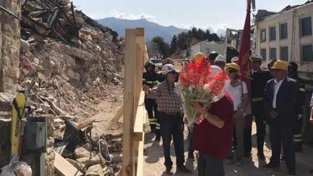 La cerimonia pre-gara nel centro storico di Amatrice (Foto organizzatori)