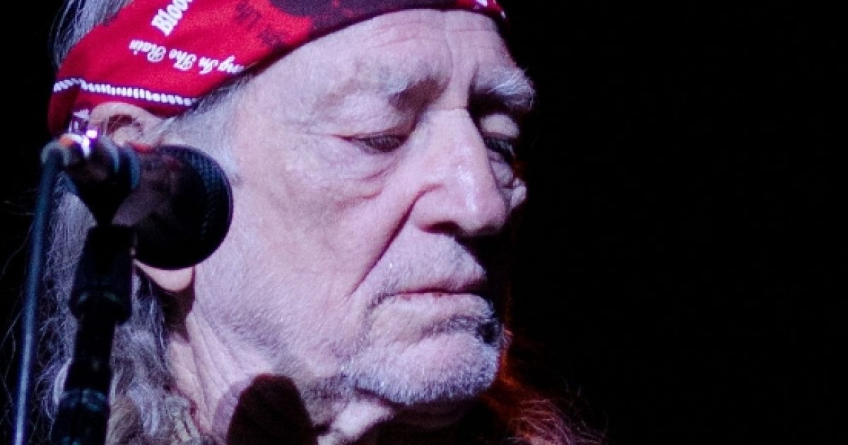 Willie Nelson suffers breathing difficulties in Utah