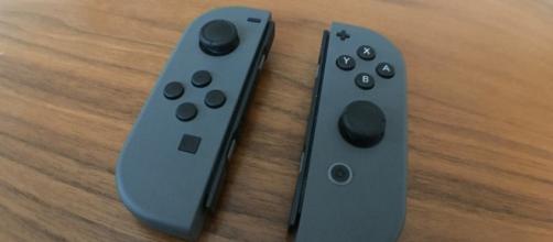 The Nintendo Switch Joy-Cons are allegedly too similar to Gamevice's tablet-use controllers. / from 'Wikimedia Commons' - commons.wikimedia.com