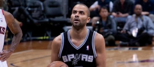 Tony Parker shoots a pair of free throws | Flickr | Basketball Schedule
