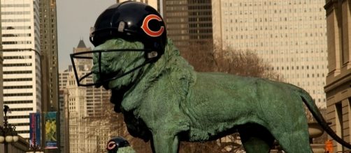 Art Institute of Chicago's lions decorated to support the Chicago Bears during the week of Super Bowl XLI by Señor Codo via Wikimedia Commons