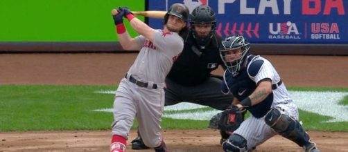 Rookie Andrew Benintendi came up big once again for the Red Sox, delivering a game winner in the 10th inning. [Image via MLB/YouTube]