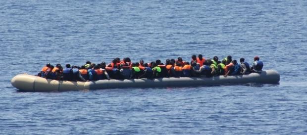 Le gouvernement libyen a décidé d'interdire le sauvetage des migrants par les ONG. Le gouvernement libyen a décidé d'interdire le sauvetage des migrants par les ONG.
