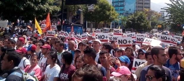 Thousands of demonstrators on the streets of Caracas (Photo James42 - Wikimedia) Thousands of demonstrators on the streets of Caracas (Photo James42 - Wikimedia)