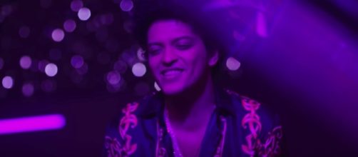 Bruno Mars - Versace On The Floor [Official Video] Bruno Mars/Youtube