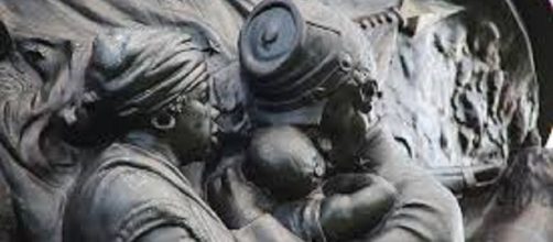 Confederate monument/https://commons.wikimedia.org/wiki/File:Confederate_Monument_-_NE_frieze_mammy_-_Arlington_National_Cemetery_-_2011.JPG