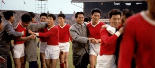 Middlesbrough, 19 luglio 1966: la gioia dei giocatori nordcoreani dopo la vittoria sull'Italia
