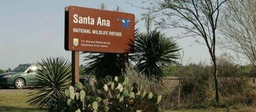 Santa Ana National Wildlife Refuge sign (Credit – Hillebrand Steve – wikimediacommons)