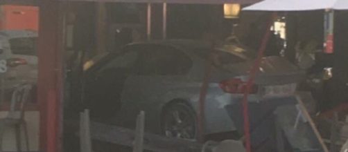 Un'automobile è piombata sui clienti di una pizzeria in Francia: un morto.