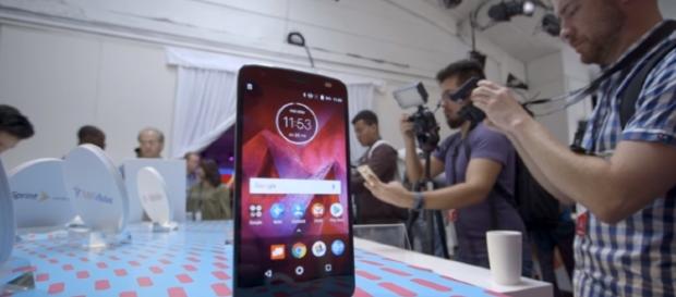 Moto Z2 Force - YouTube/The Verge Channel Moto Z2 Force - YouTube/The Verge Channel