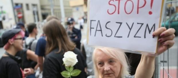 Obywatele RP blokowali marsz w Warszawie (fot. dorzeczy.pl) Obywatele RP blokowali marsz w Warszawie (fot. dorzeczy.pl)