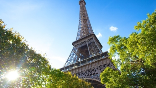 Auto contro una pizzeria in Francia - expedia.it