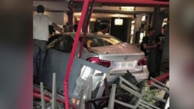 Drame : La voiture fonce dans une pizzeria et fait un mort