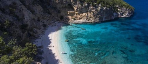 Bella, piccola e sempre affollata, in Sardegna la prima spiaggia a ... - lastampa.it