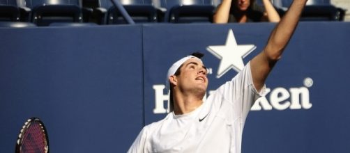 John Isner of the United States (Wikimedia Commons/Charlie Cowins)