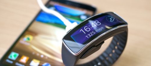 Samsung Gear Fit smartwatch - Kārlis Dambrāns (Flickr)