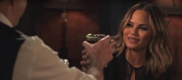 Chrissy Teigen - YouTube screenshot | Nicki Swift/https://www.youtube.com/watch?v=lRvDkC-518Q Chrissy Teigen - YouTube screenshot | Nicki Swift/https://www.youtube.com/watch?v=lRvDkC-518Q