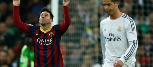 Cristiano Ronaldo y Lionel Messi se saludan Cristiano Ronaldo y Lionel Messi se saludan