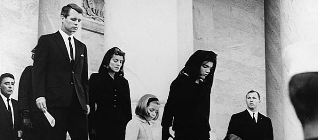 Kto i dlaczego mógłby pragnąć, by Melania Trump przeżyła męczarnie Jackie Kennedy, wdowy po zamordowanym prezydencie? (unrestricted access) Kto i dlaczego mógłby pragnąć, by Melania Trump przeżyła męczarnie Jackie Kennedy, wdowy po zamordowanym prezydencie? (unrestricted access)
