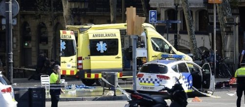 Barcellona, furgone piombato sulla folla: è attentato