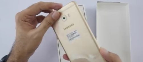 Samsung - Image via Geekyranjit/YouTube screenshot
