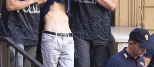 Maurizio Diotallevi è stato incastrato da telecamere in strada che lo hanno ripreso mentre gettava in 1 cassonetto pezzi del corpo della sorella.