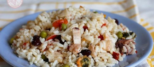 Primi piatti, l'insalata di riso: imperdibile in queste giornate.