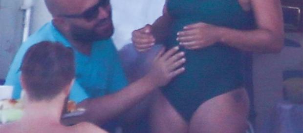 Emma Marrone e Giuliano Sangiorgi insieme in vacanza in Salento - fonte Chi Emma Marrone e Giuliano Sangiorgi insieme in vacanza in Salento - fonte Chi