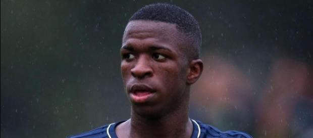 Família de Vinícius Jr foi vítima de racismo durante clássico Família de Vinícius Jr foi vítima de racismo durante clássico